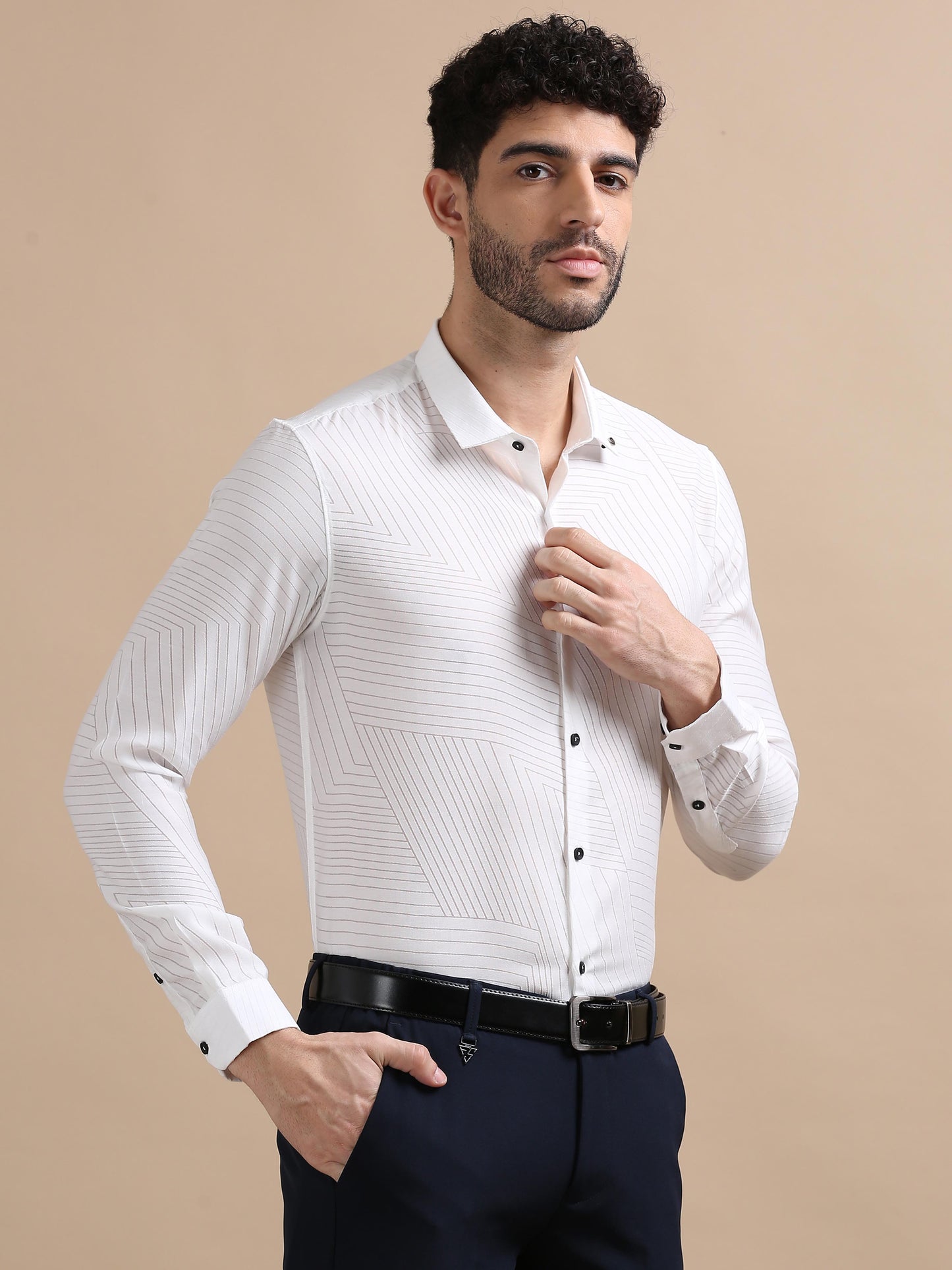 Luxurica White Asymmetrical lines Shirt