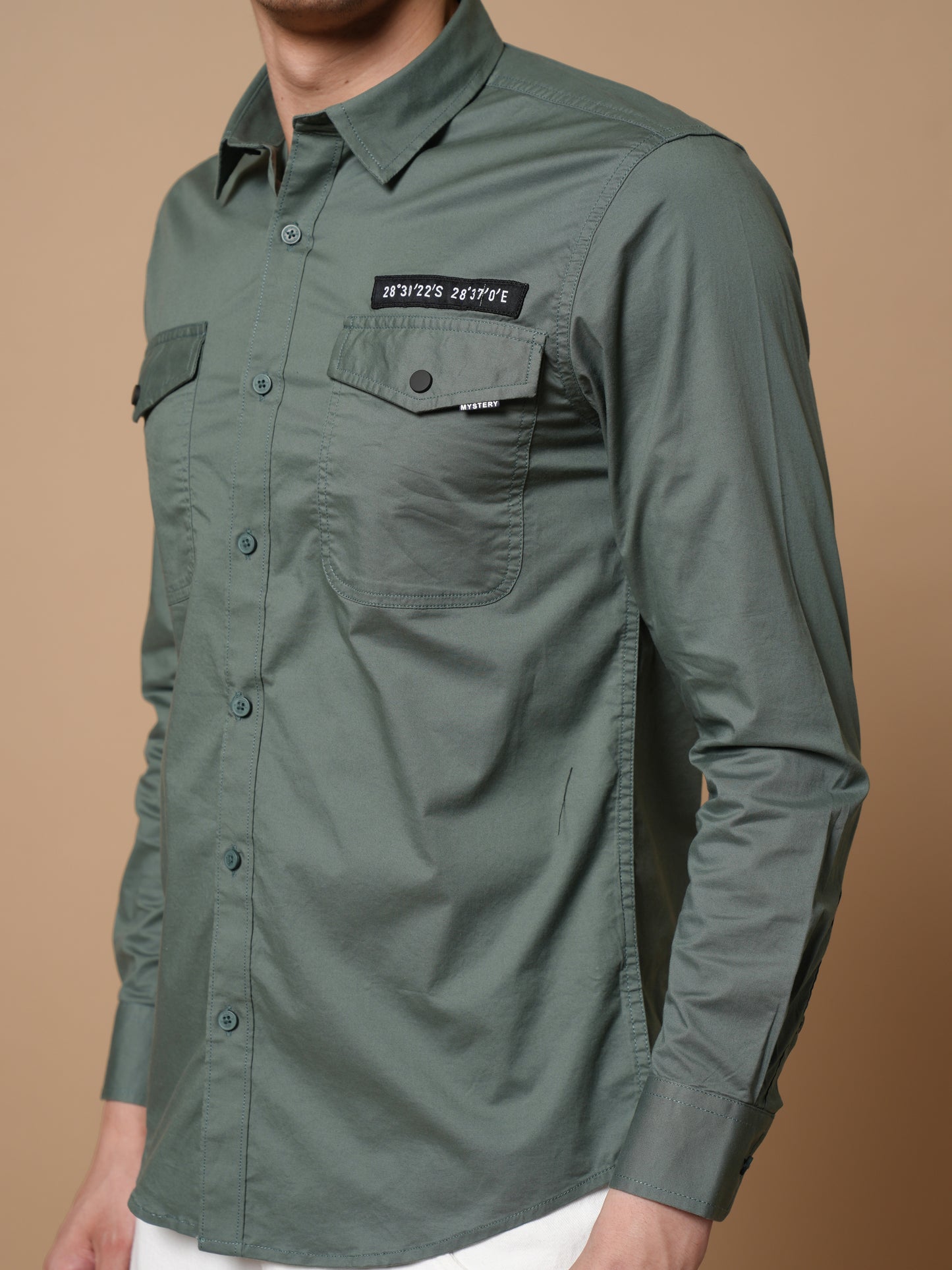 Men’s Green Solid Utility Casual Shirt with Dual Pockets