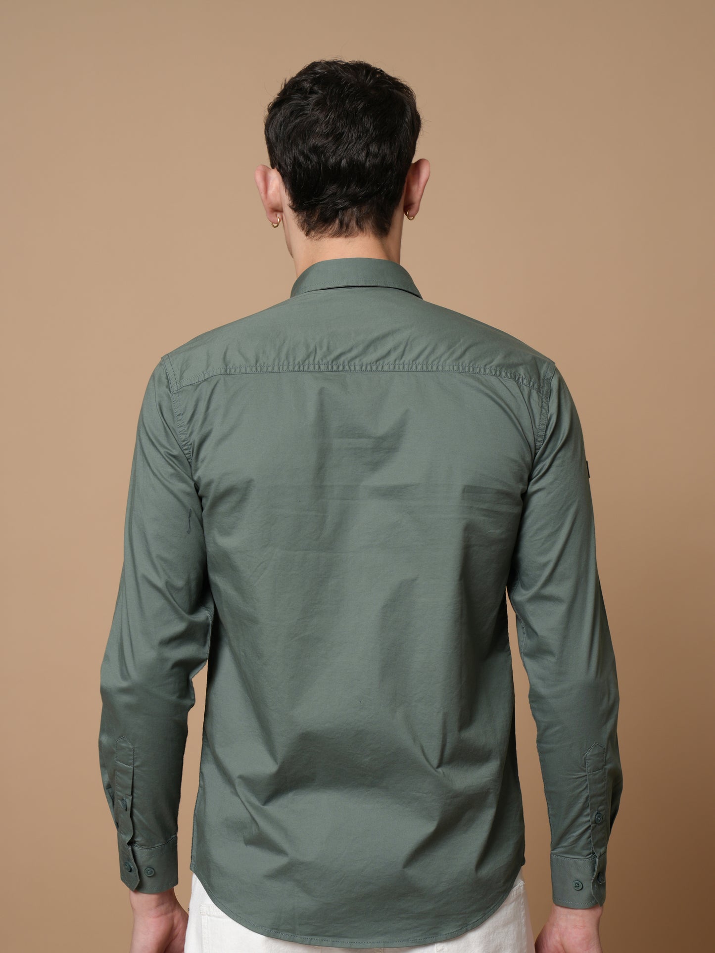 Men’s Green Solid Utility Casual Shirt with Dual Pockets