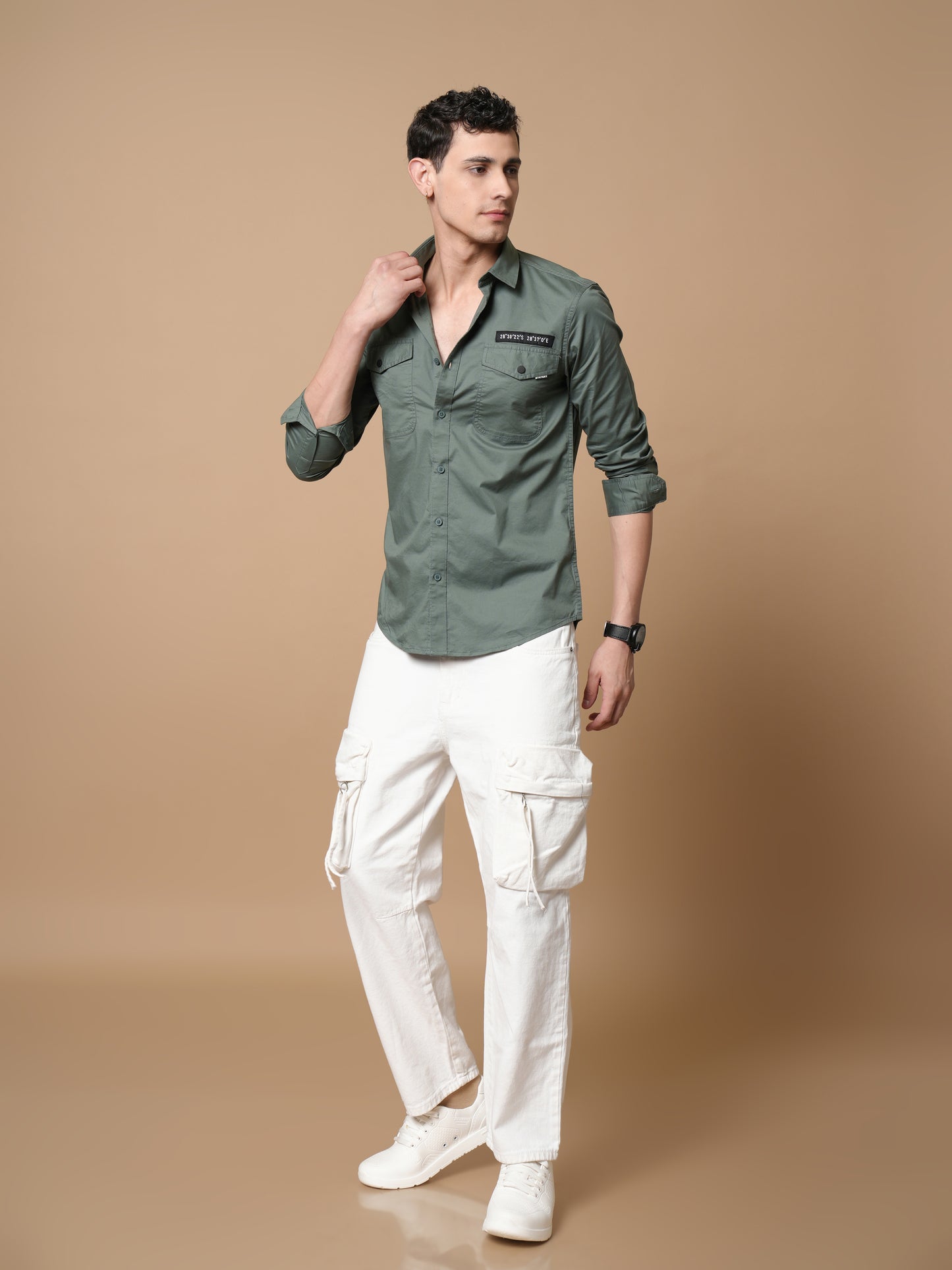 Men’s Green Solid Utility Casual Shirt with Dual Pockets
